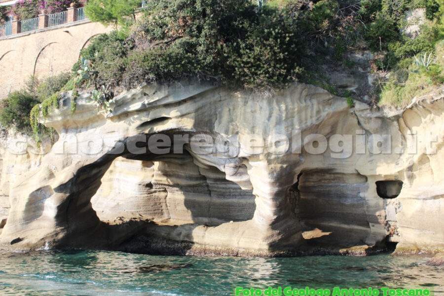 I versanti di Tufo Giallo Napoletano lungo il litorale di Posillipo (Napoli) – FOTOGALLERY