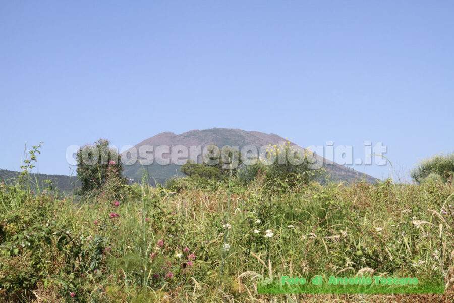 Vesuvio, studi e situazione attuale, intervista al Dr. De Natale – VIDEO CONOSCEREGEOLOGIA