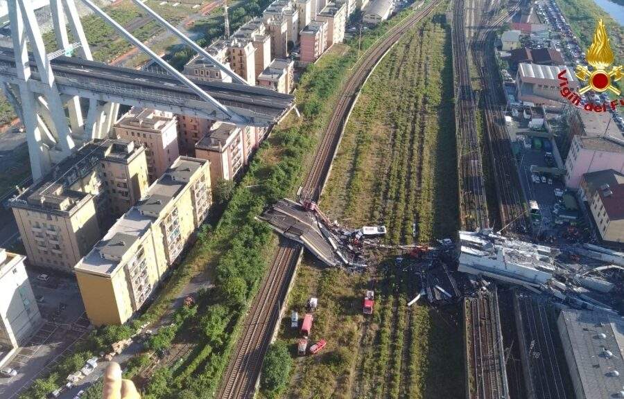 Riprese aeree del ponte Morandi crollato – Video dei Vigili del Fuoco