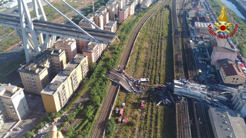 Riprese aeree del ponte Morandi crollato – Video dei Vigili del Fuoco