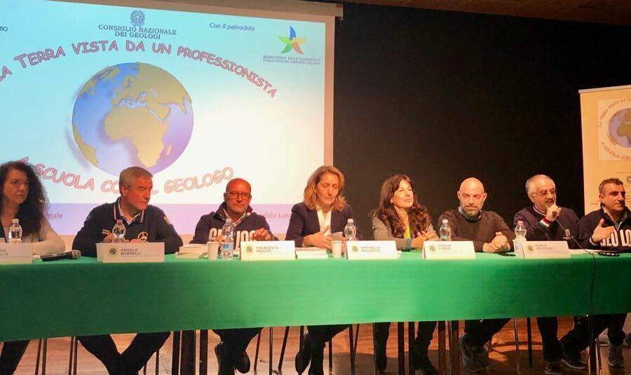 Rischio sismico, idrogeologico e vulcanico: i geologi nelle scuole a insegnare la prevenzione