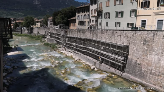 MICROANCHORS di URETEK, il caso del muro arginale di Via Calcinari a Rovereto (VIDEO URETEK)