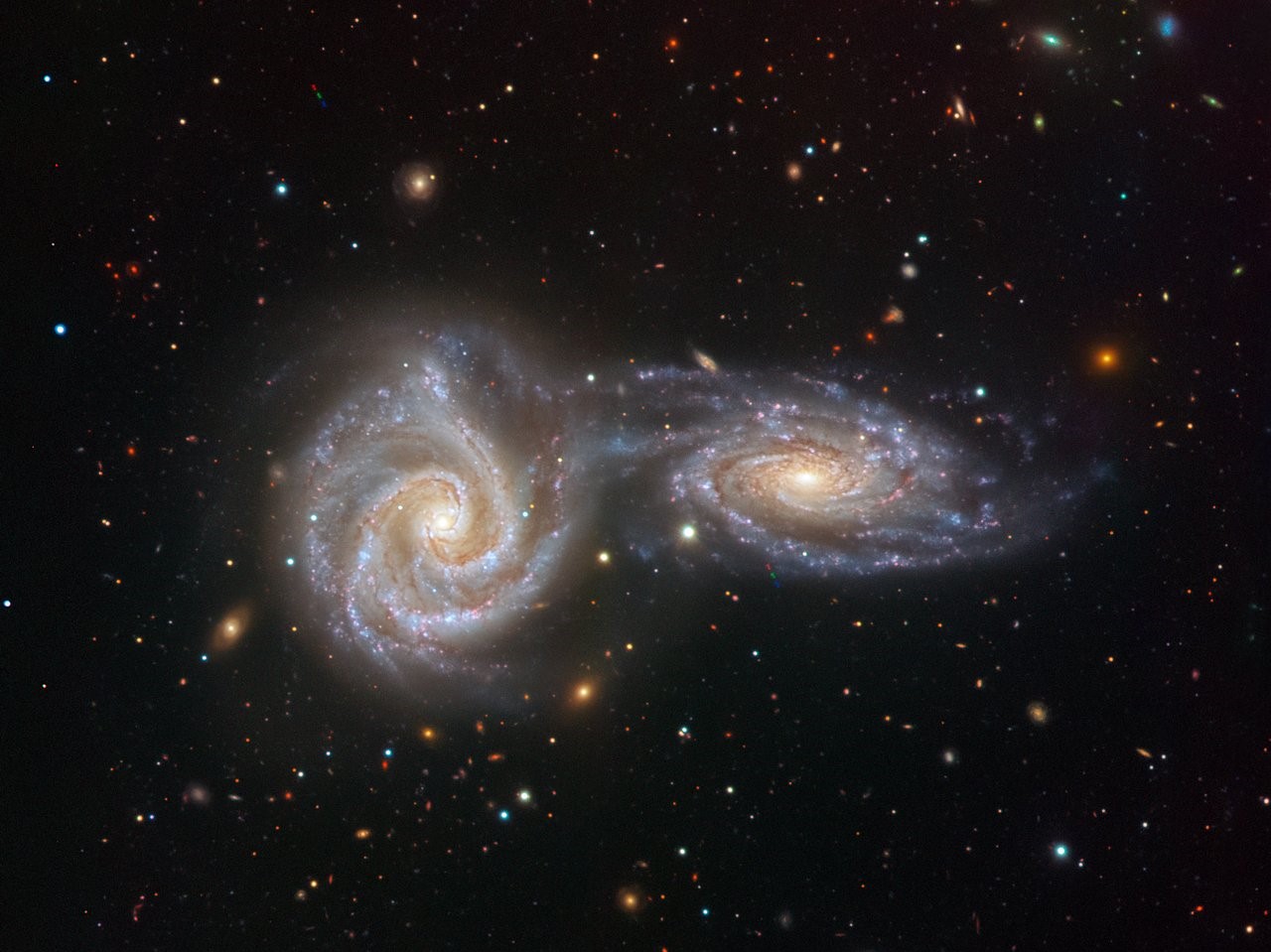 Quegli scontri e fusioni all’alba dell’universo che hanno aiutato le galassie a crescere